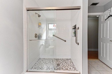 Discover the perfect blend of comfort and convenience in this - photo 12