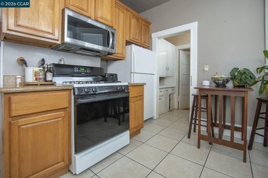 Stunning Victorian. Nob Hill Location. Many original details of - photo 37
