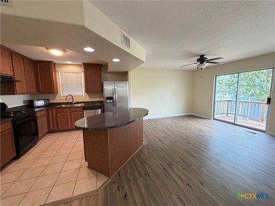 Spacious and versatile 3-bedroom, 3-bath condo-style home - photo 3