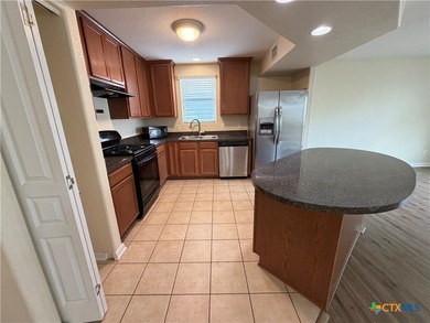 Spacious and versatile 3-bedroom, 3-bath condo-style home - photo 4
