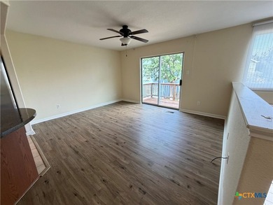 Spacious and versatile 3-bedroom, 3-bath condo-style home - photo 6