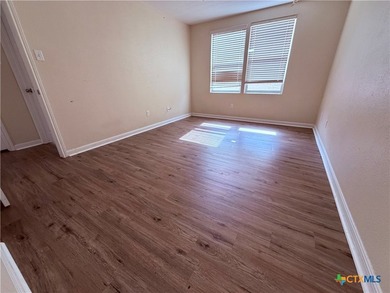 Spacious and versatile 3-bedroom, 3-bath condo-style home - photo 10
