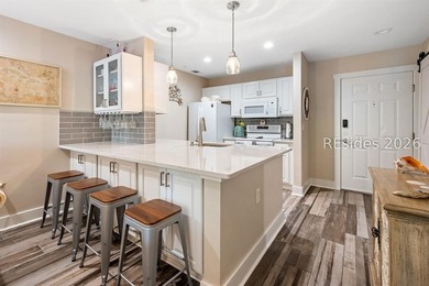 Beautiful and completely renovated, this stylish 1-bedroom villa - photo 1