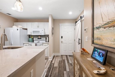 Beautiful and completely renovated, this stylish 1-bedroom villa - photo 3