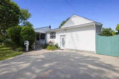 Welcome to this charming home located on a quiet cul-de-sac! - photo 2