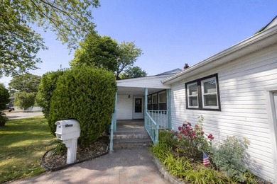 Welcome to this charming home located on a quiet cul-de-sac! - photo 3