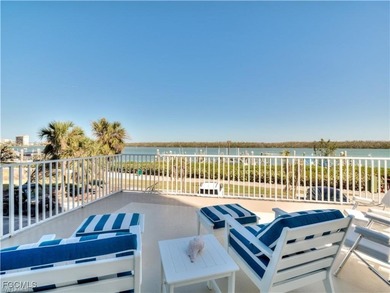 Rare 3-bedroom, 3-bath residence with an enclosed under-building - photo 4