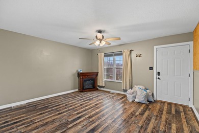 Well-maintained one-level home offering mountain views and a - photo 2