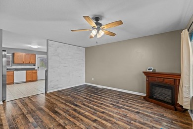 Well-maintained one-level home offering mountain views and a - photo 3