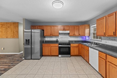 Well-maintained one-level home offering mountain views and a - photo 6