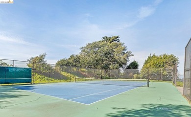 Retreat like setting surrounded by hiking trail, parks and golf - photo 27