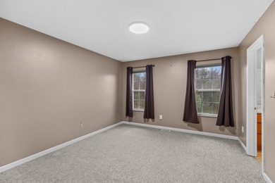 Well-maintained one-level home offering mountain views and a - photo 7