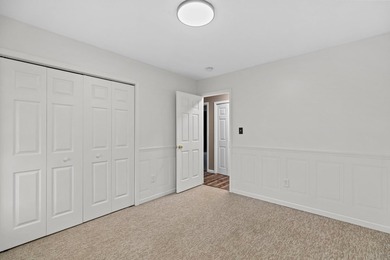 Well-maintained one-level home offering mountain views and a - photo 8