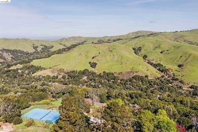 Retreat like setting surrounded by hiking trail, parks and golf - photo 29