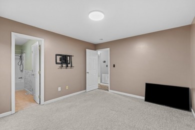 Well-maintained one-level home offering mountain views and a - photo 9