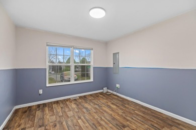 Well-maintained one-level home offering mountain views and a - photo 10