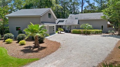 Private Golf Course Estate with Guest House, Bonus Suite & - photo 2