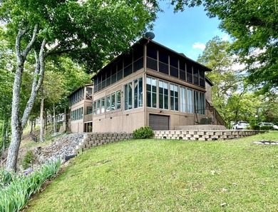 LAKE VIEW!!! Beautiful upper level condo located in a gated Lake - photo 2