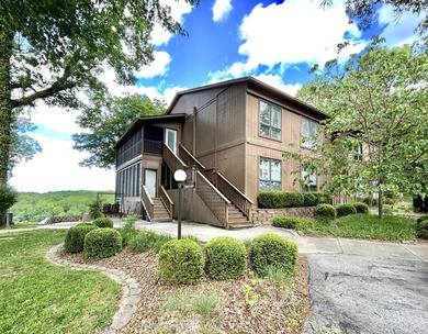 LAKE VIEW!!! Beautiful upper level condo located in a gated Lake - photo 4