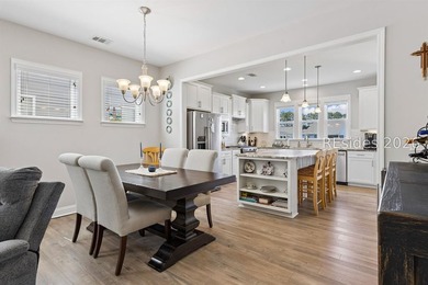 Wonderful Taft Street model on a lagoon with Walk up Attic! - photo 10