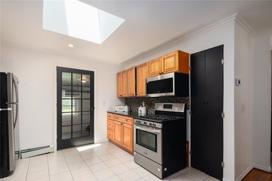 If you're searching for a home that's cute as a button, move-in - photo 11