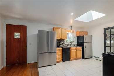 If you're searching for a home that's cute as a button, move-in - photo 12