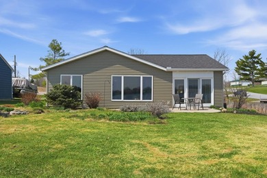 This beautiful lakefront ranch has everything sought after in a - photo 32
