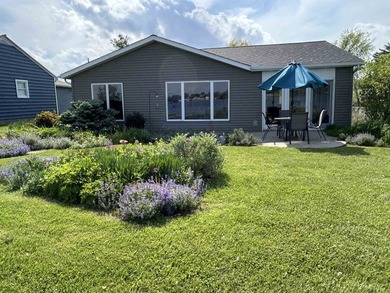 This beautiful lakefront ranch has everything sought after in a - photo 36