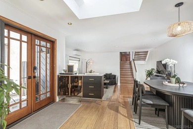 Welcome to this beautifully updated 3-bedroom, 3.5-bath - photo 5