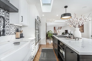 Welcome to this beautifully updated 3-bedroom, 3.5-bath - photo 8
