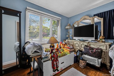 Discover the possibilities in this spacious 4-bedroom - photo 8