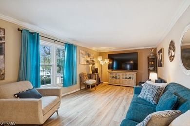 Beautifully updated Classic Colonial set on a quiet cul-de-sac - photo 3