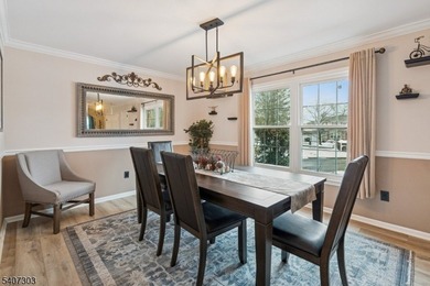 Beautifully updated Classic Colonial set on a quiet cul-de-sac - photo 6