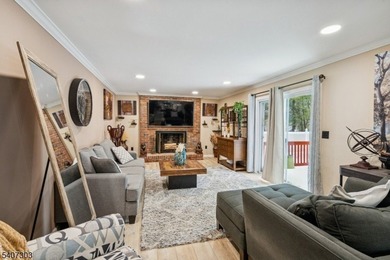 Beautifully updated Classic Colonial set on a quiet cul-de-sac - photo 7