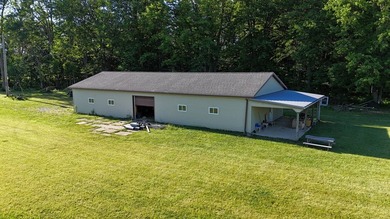 Situated on 4.99 acres, this well maintained 2100 sq ft - photo 12