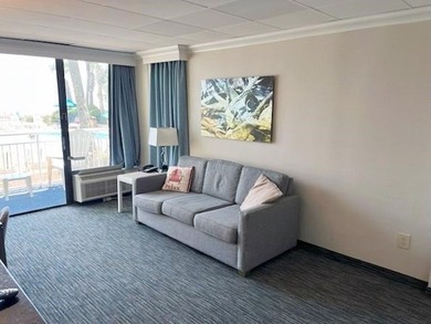 This is a *deluxe style* one bedroom OCEANFRONT end unit Suite - photo 5