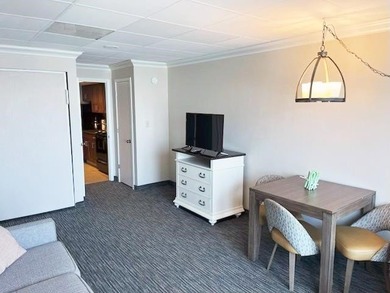 This is a *deluxe style* one bedroom OCEANFRONT end unit Suite - photo 9