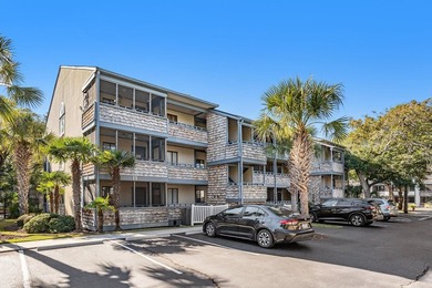 Walk to the beach from this charming top floor end unit 2 bed 2 - photo 1