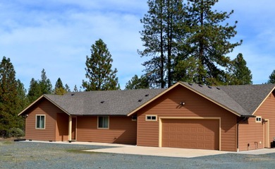 (private lake, pond, coastal) Home For Sale in Grants Pass Oregon