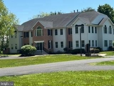 Offer has been accepted; no more showings. A rare opportunity to - photo 4