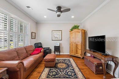 Welcome to 8 French Garden! This meticulously maintained and - photo 3