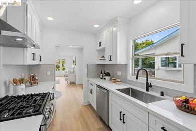 Welcome to this beautifully reimagined 3-bed, 2-bath home that - photo 11
