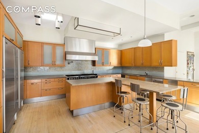 Triple penthouse with private outdoor space! This unique four - photo 17