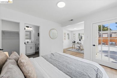 Welcome to this beautifully reimagined 3-bed, 2-bath home that - photo 18