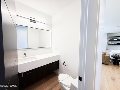 Discover unbeatable panoramic views of Deer Valley, the - photo 27