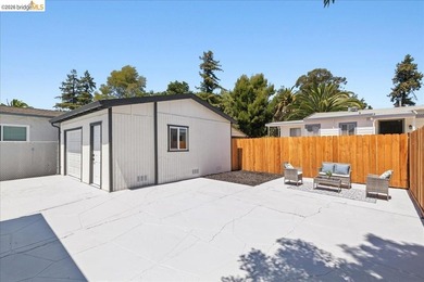 Welcome to this beautifully reimagined 3-bed, 2-bath home that - photo 32
