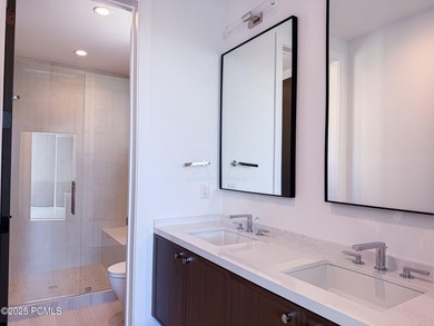 Discover unbeatable panoramic views of Deer Valley, the - photo 33