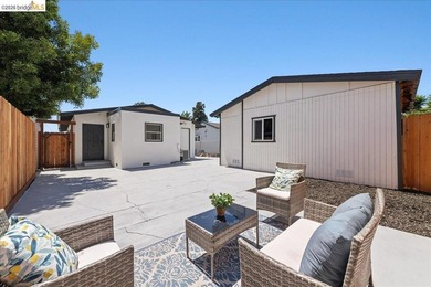 Welcome to this beautifully reimagined 3-bed, 2-bath home that - photo 34