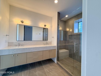 Discover unbeatable panoramic views of Deer Valley, the - photo 40