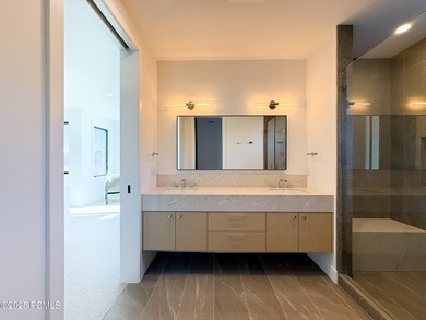 Discover unbeatable panoramic views of Deer Valley, the - photo 41